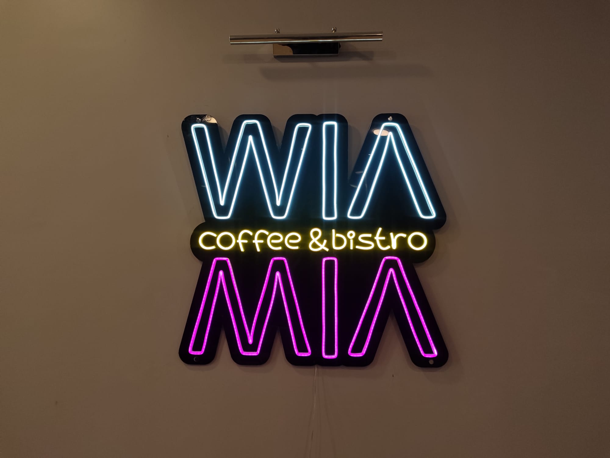 WIA Coffee Bistro neon tabela